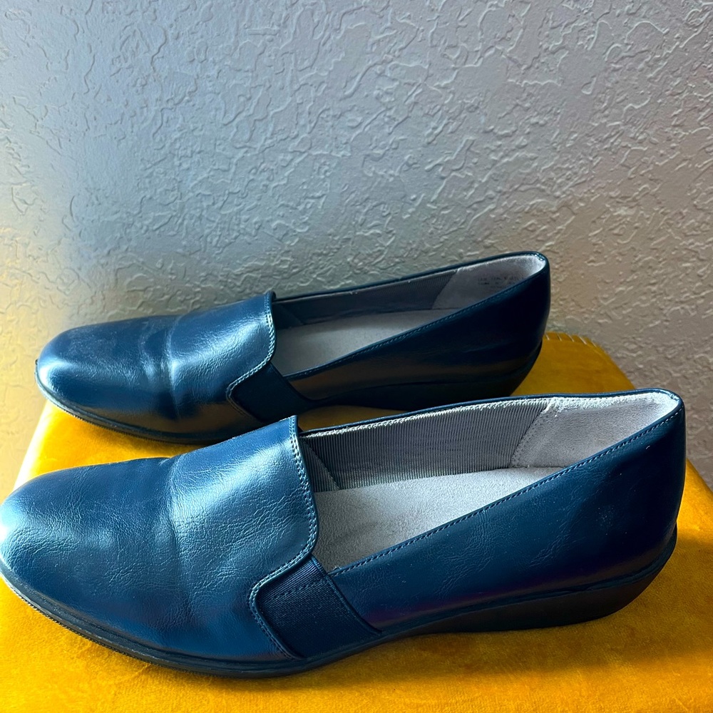 Clarks navy leather flats size 10